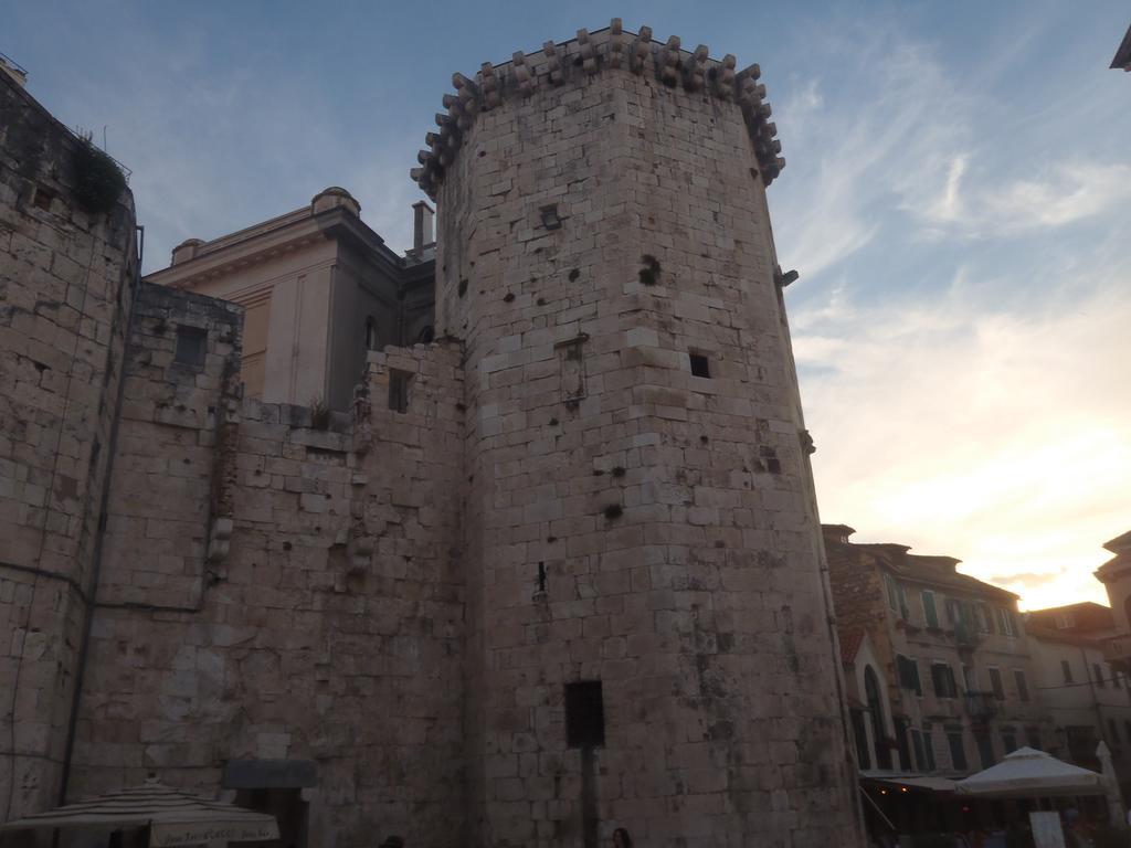 Turkish Tower Apartment Split Room photo
